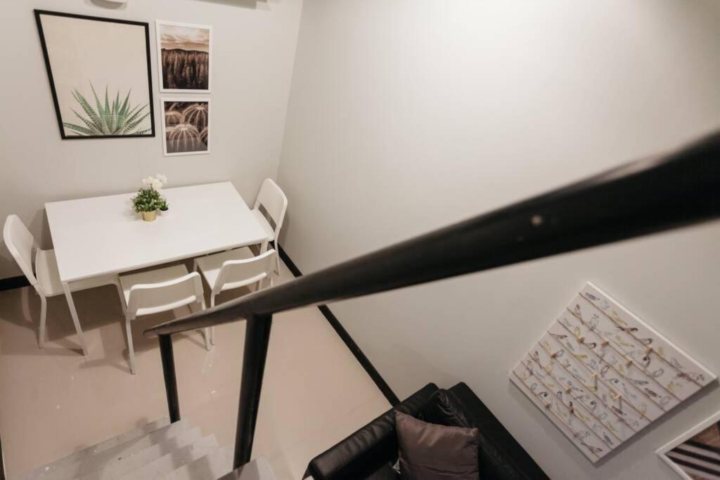 S1 Large Duplex Silom 3 Beds, Full Kitchen Wifi Căn hộ *
